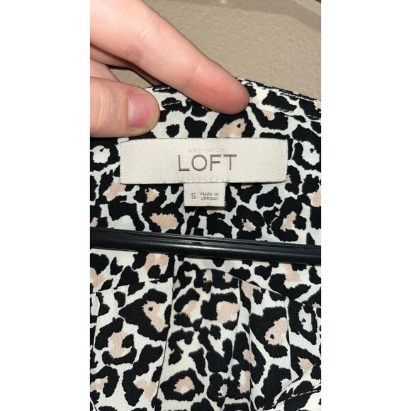Women’s Ann Taylor Loft cheetah print button down blouse size small work career - Picture 6 of 7
